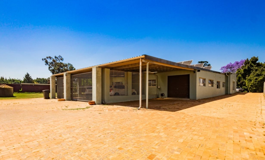 8 Bedroom Property for Sale in Joostenbergvlakte Western Cape